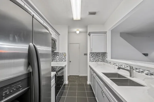 $2,000 | 3124 Holly Hall Street, Unit 3124, Houston, TX 77054