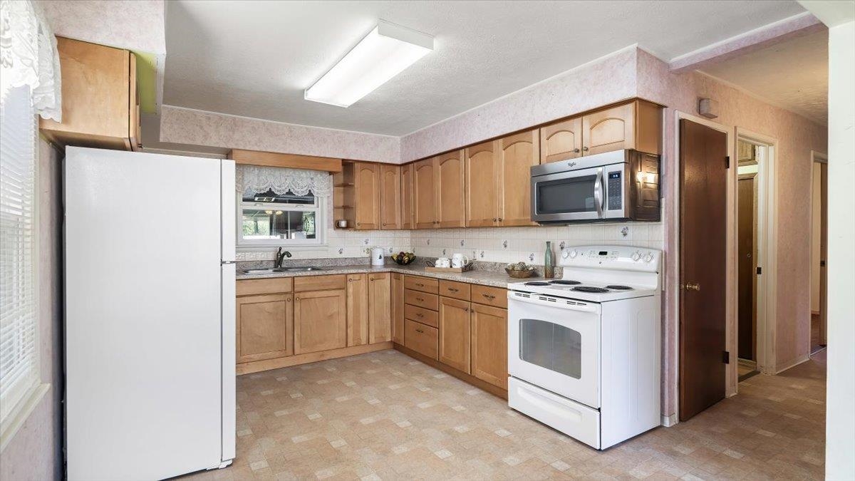 102 South Long Road Greenacres, WA 99016 - Photo 5 of 43 Gallery Image 5