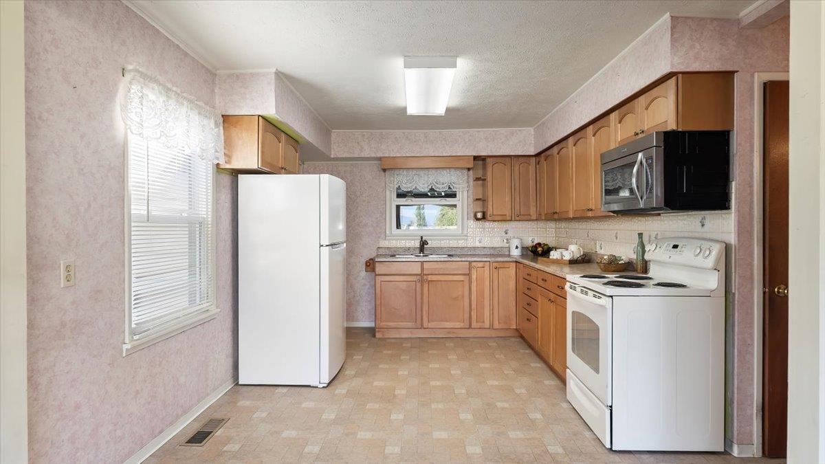 102 South Long Road Greenacres, WA 99016 - Photo 6 of 43 Gallery Image 6