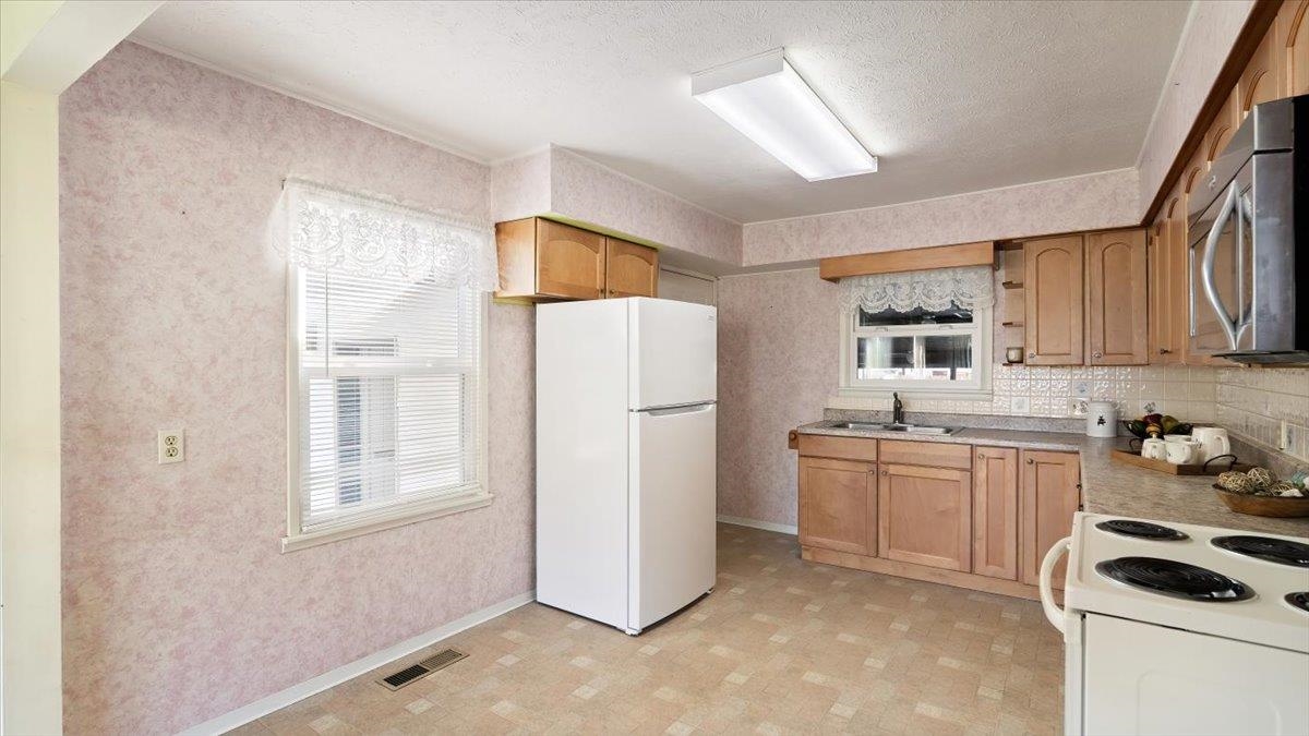 102 South Long Road Greenacres, WA 99016 - Photo 7 of 43 Gallery Image 7