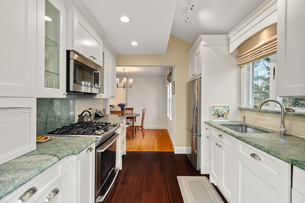 39 Hickory Cliff Road Newton, MA 02464 - Photo 11 of 28 Gallery Image 11
