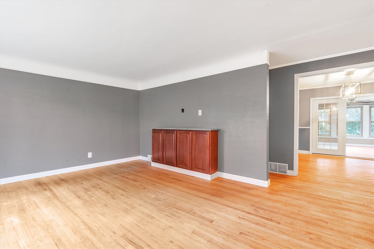 11274 Canal Road Sterling Heights, MI 48314 - Photo 10 of 43 50057091-9.JPG