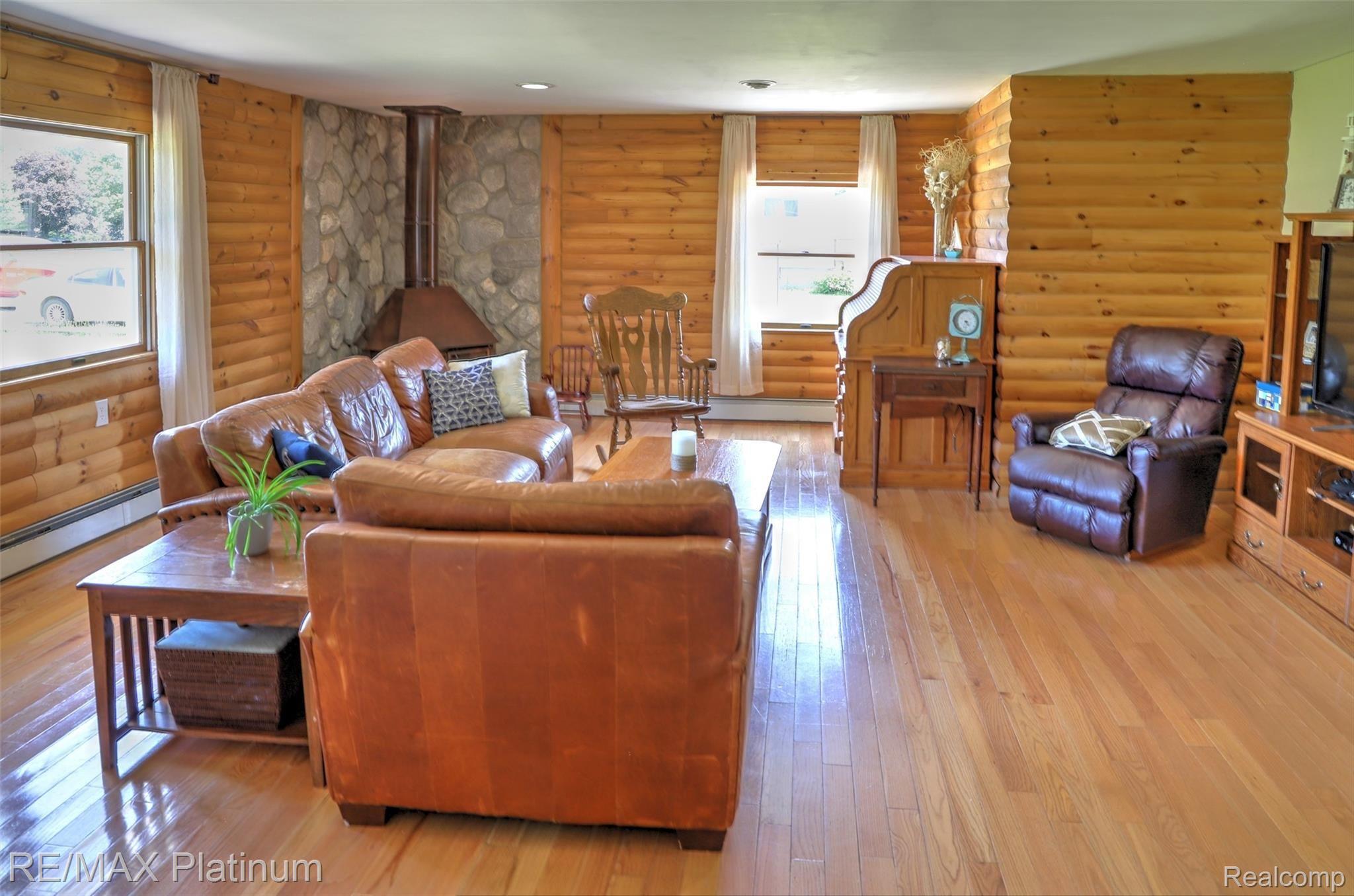 43855 Crowley Road Belleville, MI 48111 - Photo 3 of 16 IMG_3407_8_9_Interior 3.jpg