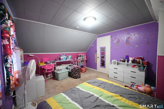 a bedroom with bed and a mirror