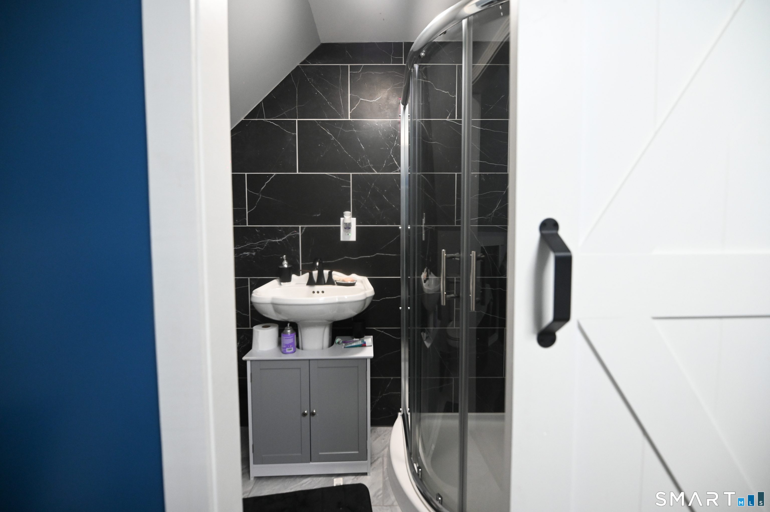 23 Ashland Avenue Waterbury, CT 06708 - Photo 10 of 21