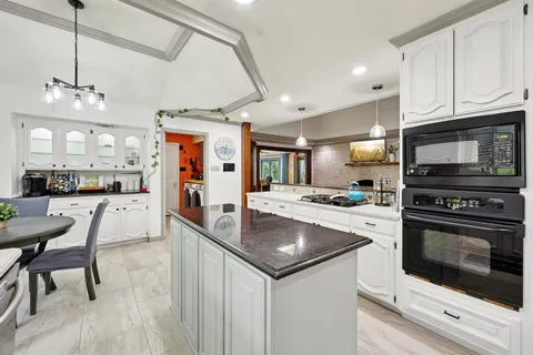 $469,900 | 3710 Falcon Lake Drive, Arlington, TX 76016