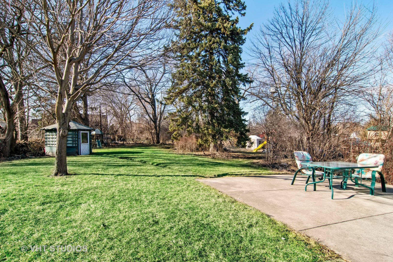 430 Longcommon Road Riverside, IL 60546 - Photo 13 of 20 a view of a park with plants and trees
