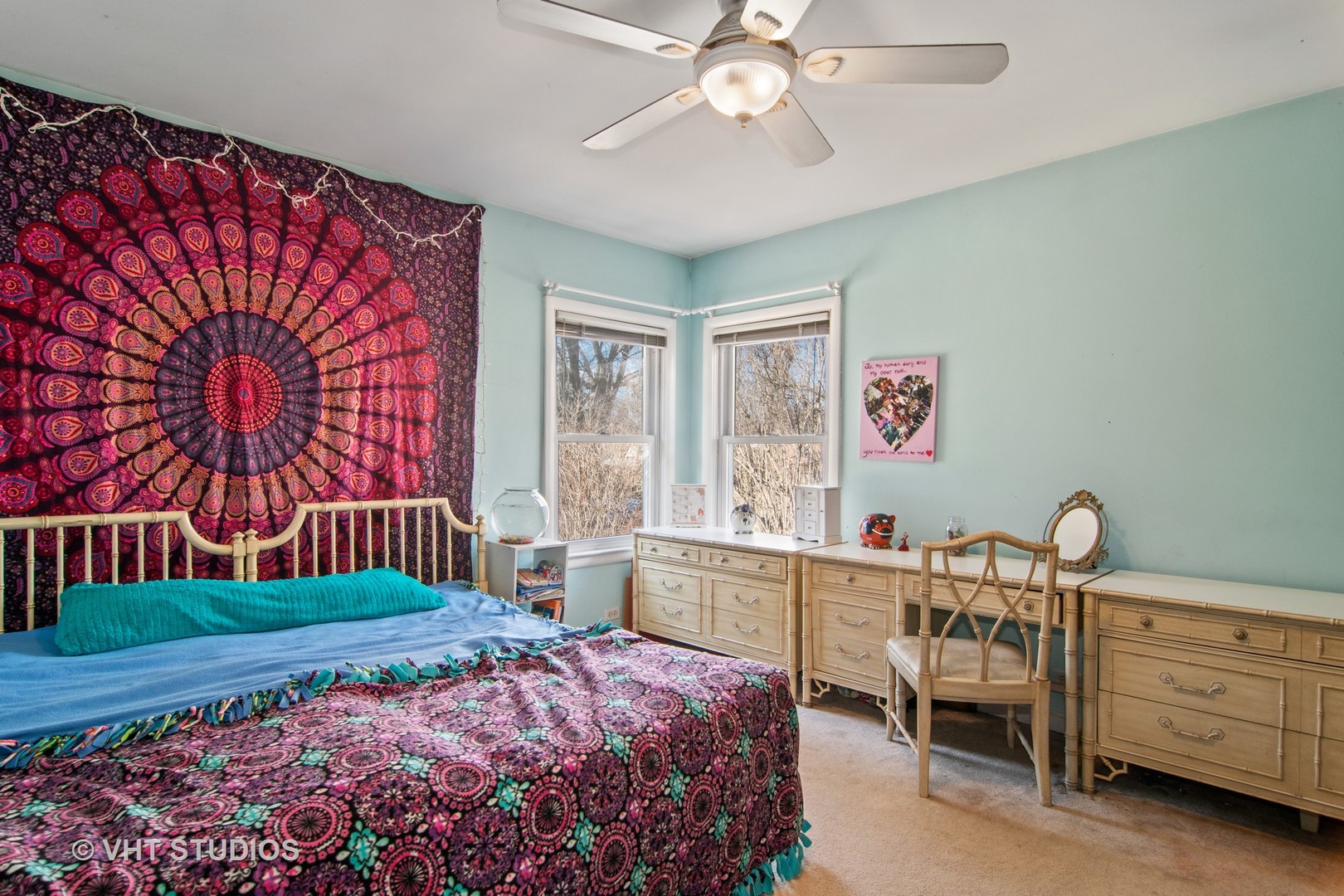 430 Longcommon Road Riverside, IL 60546 - Photo 7 of 20 a bedroom with a bed and a chandelier