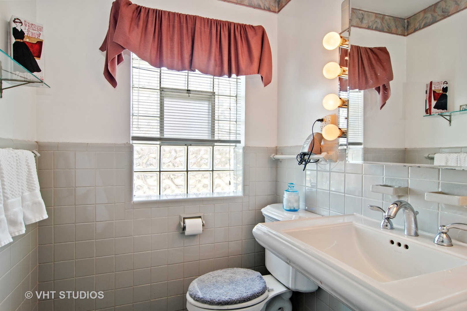 430 Longcommon Road Riverside, IL 60546 - Photo 8 of 20 a bathroom with a sink a toilet and shower curtain