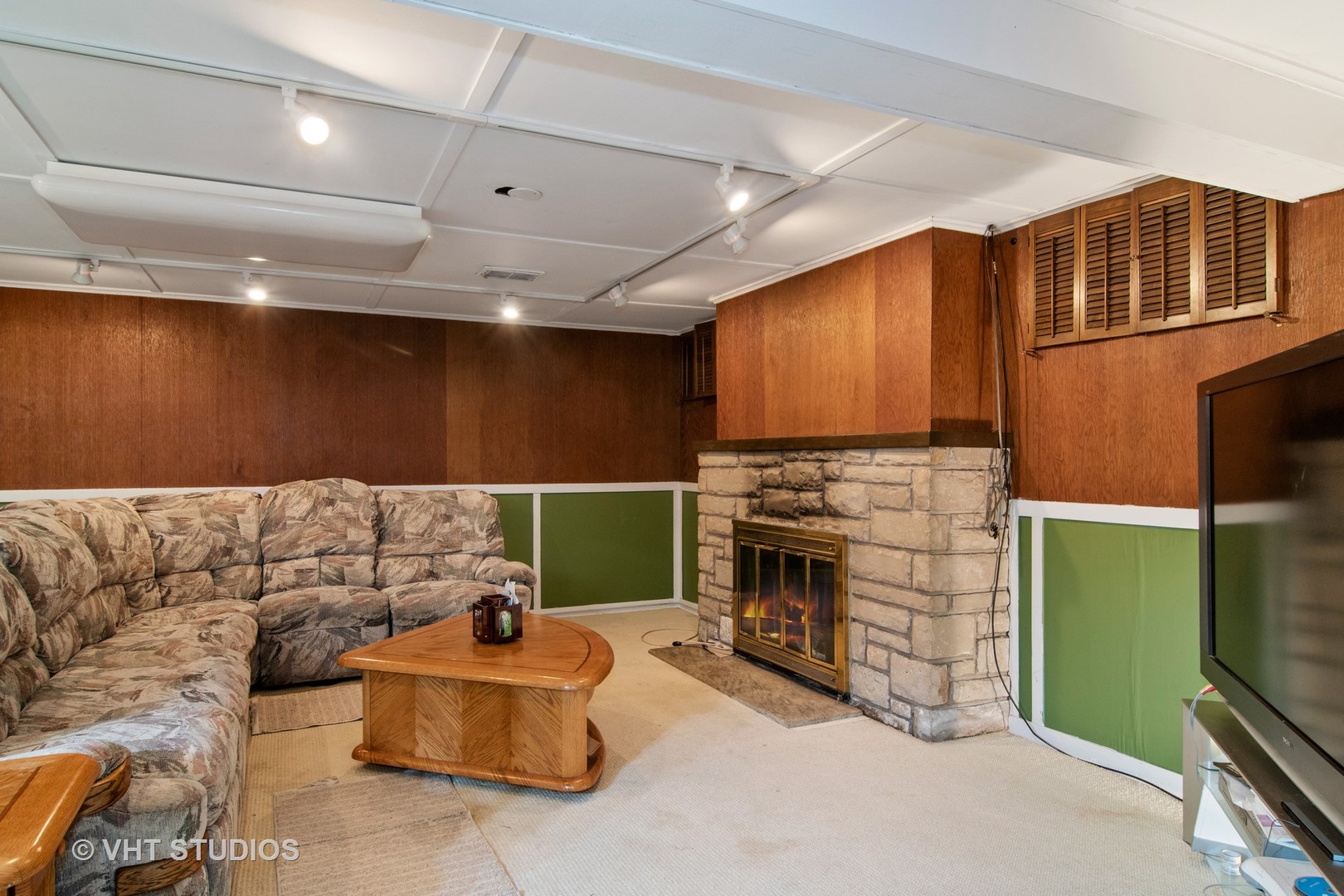 430 Longcommon Road Riverside, IL 60546 - Photo 9 of 20 a living room with furniture and a fireplace