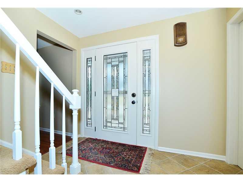 142 Berwyn Road Pittsburgh, PA 15237 - Photo 2 of 19 Entry/Foyer.