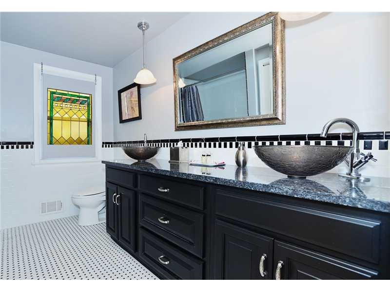 142 Berwyn Road Pittsburgh, PA 15237 - Photo 16 of 19 Full Bath.
