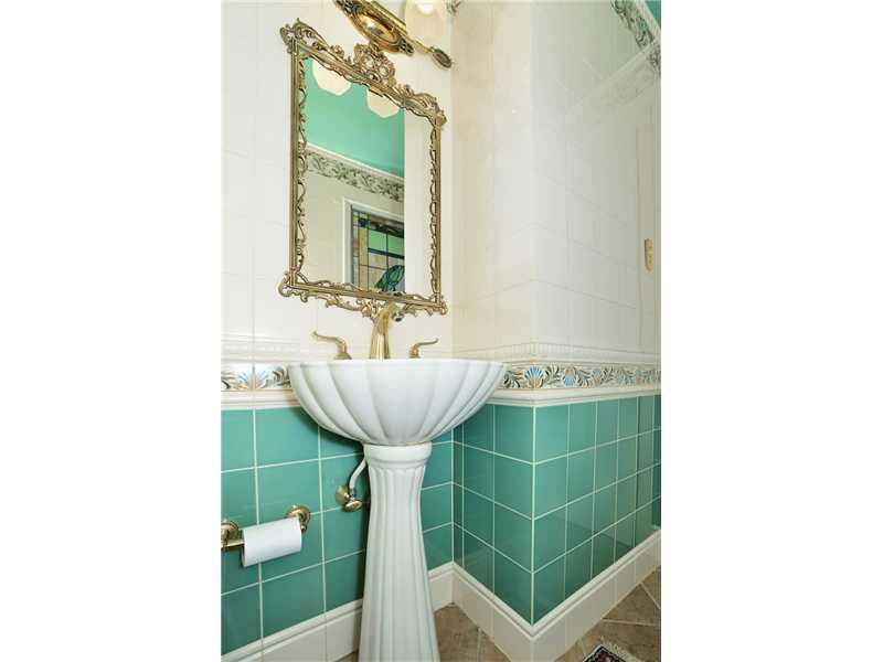 142 Berwyn Road Pittsburgh, PA 15237 - Photo 17 of 19 Partial Bath.