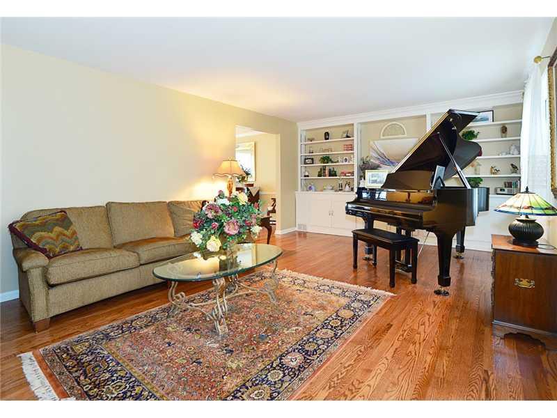 142 Berwyn Road Pittsburgh, PA 15237 - Photo 3 of 19 Living Room.
