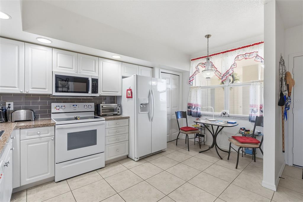 960 Starkey Road, Unit 2403 Largo, FL 33771 - Photo 4 of 24
