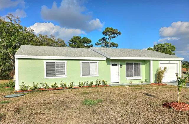 $1,950 | 501 Southeast Thanksgiving Avenue, Port St. Lucie, FL 34984