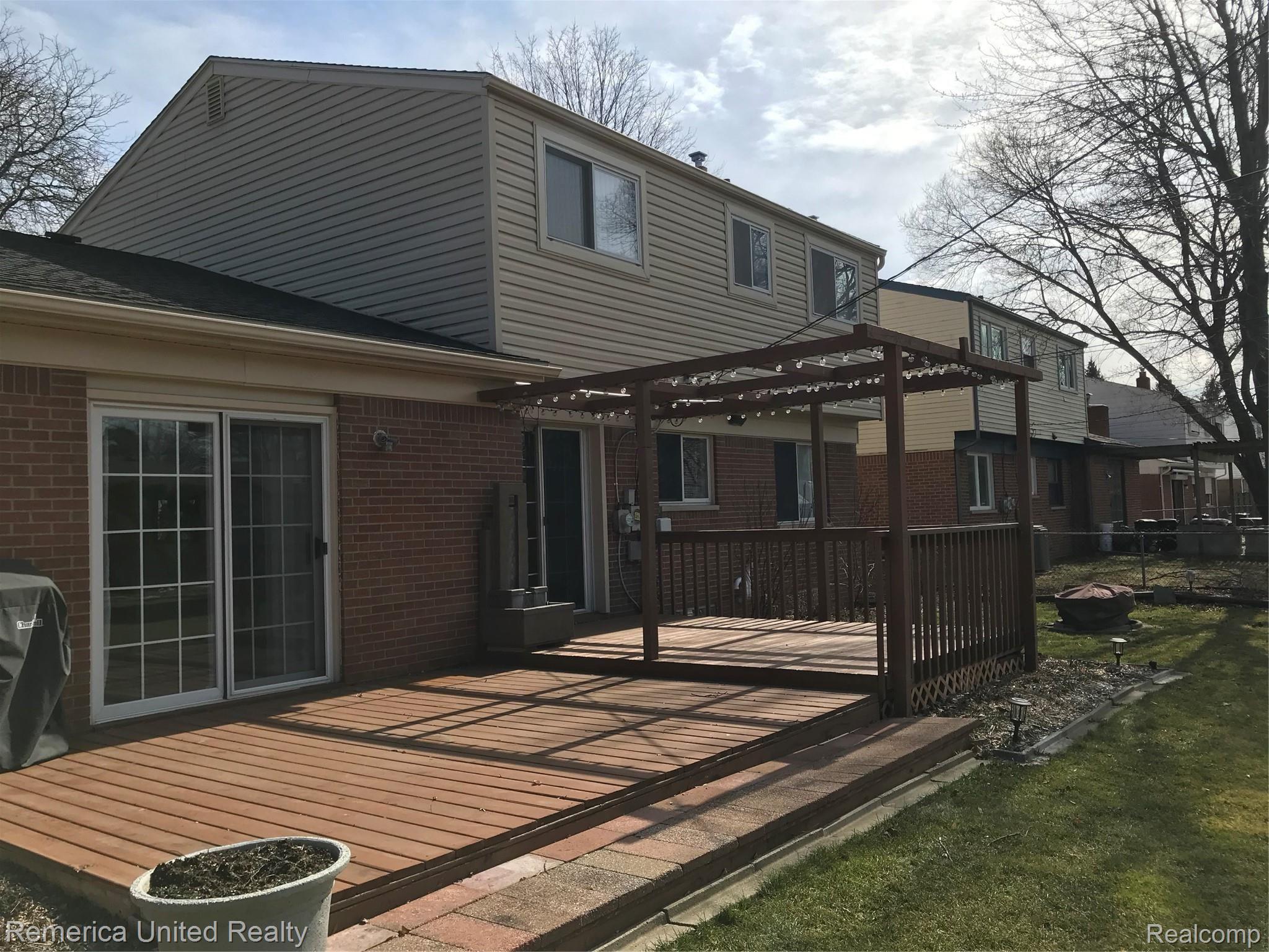 14233 Merriman Road Livonia, MI 48154 - Photo 2 of 26 8F4AD087-573D-4A30-A4CB-E489CE3DA002.jpeg