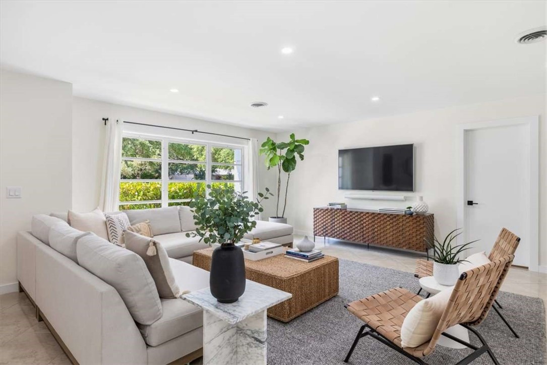 405 Eugenia Road Vero Beach, FL 32963 - Photo 2 of 36