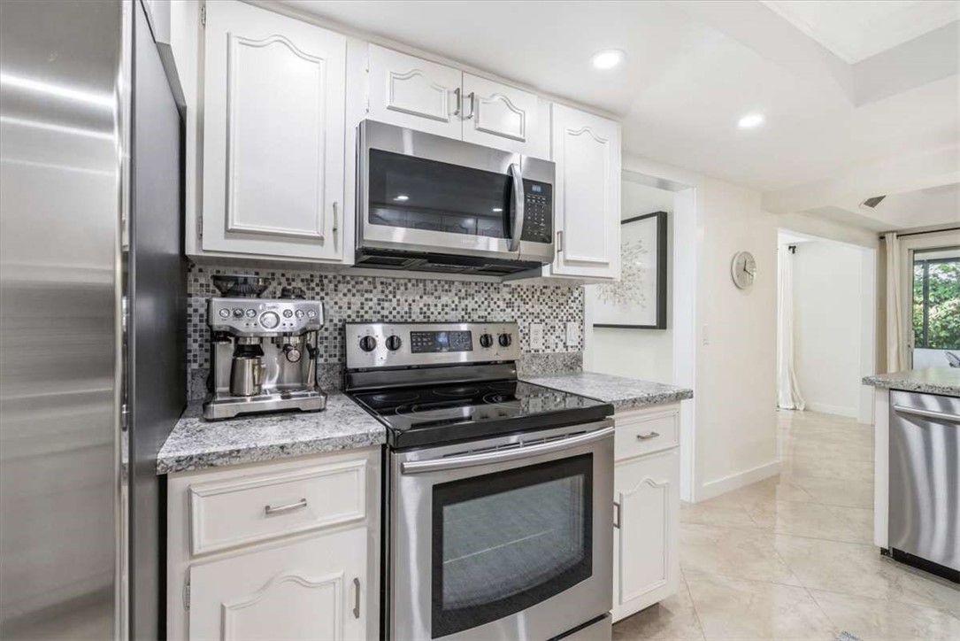 405 Eugenia Road Vero Beach, FL 32963 - Photo 9 of 36