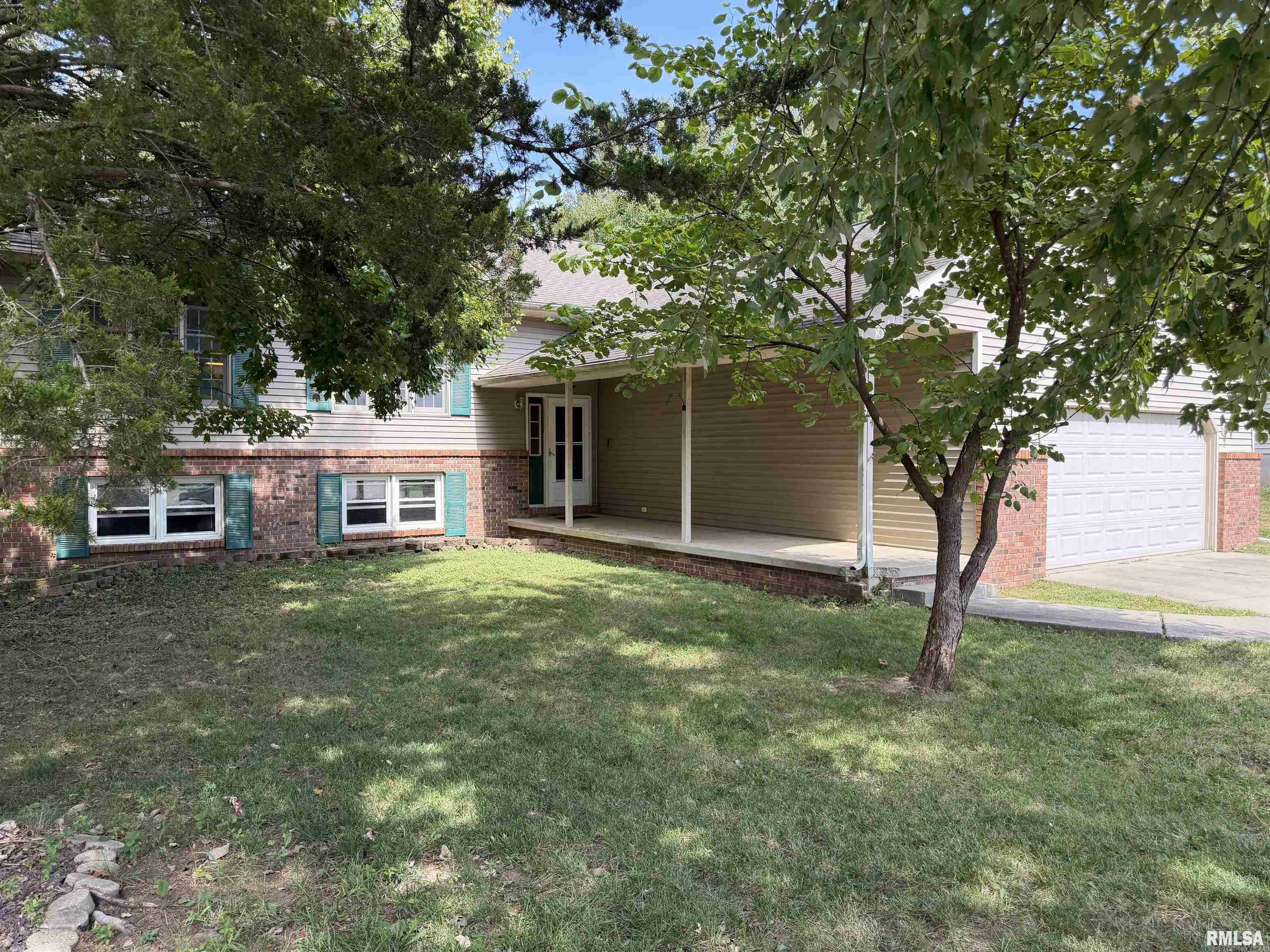 74 Holiday Road Springfield, IL 62702 - Photo 2 of 4 Gallery Image 2