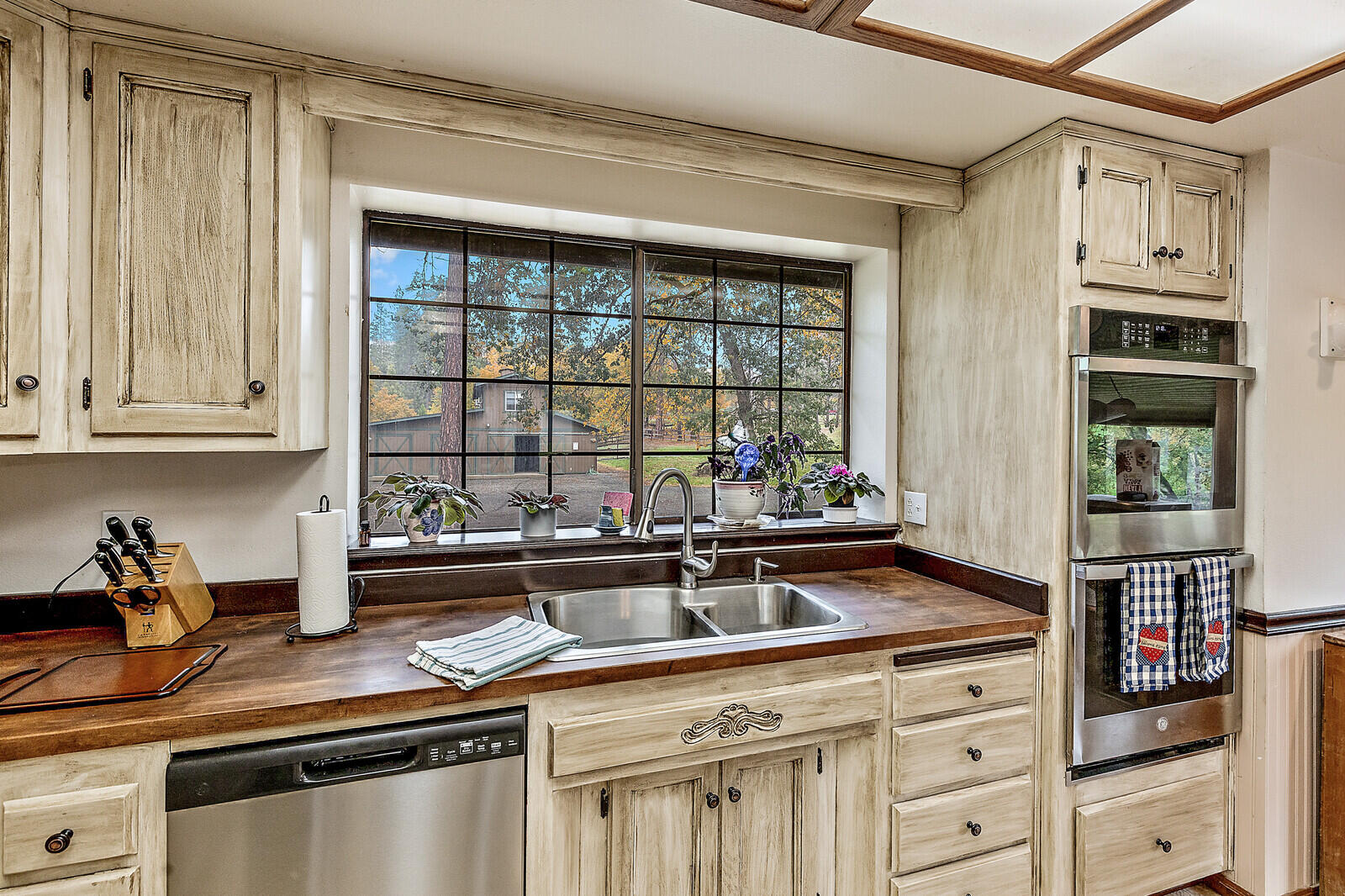 5990 New Hope Road Grants Pass, OR 97527 - Photo 7 of 58 44_NHR_44_mls