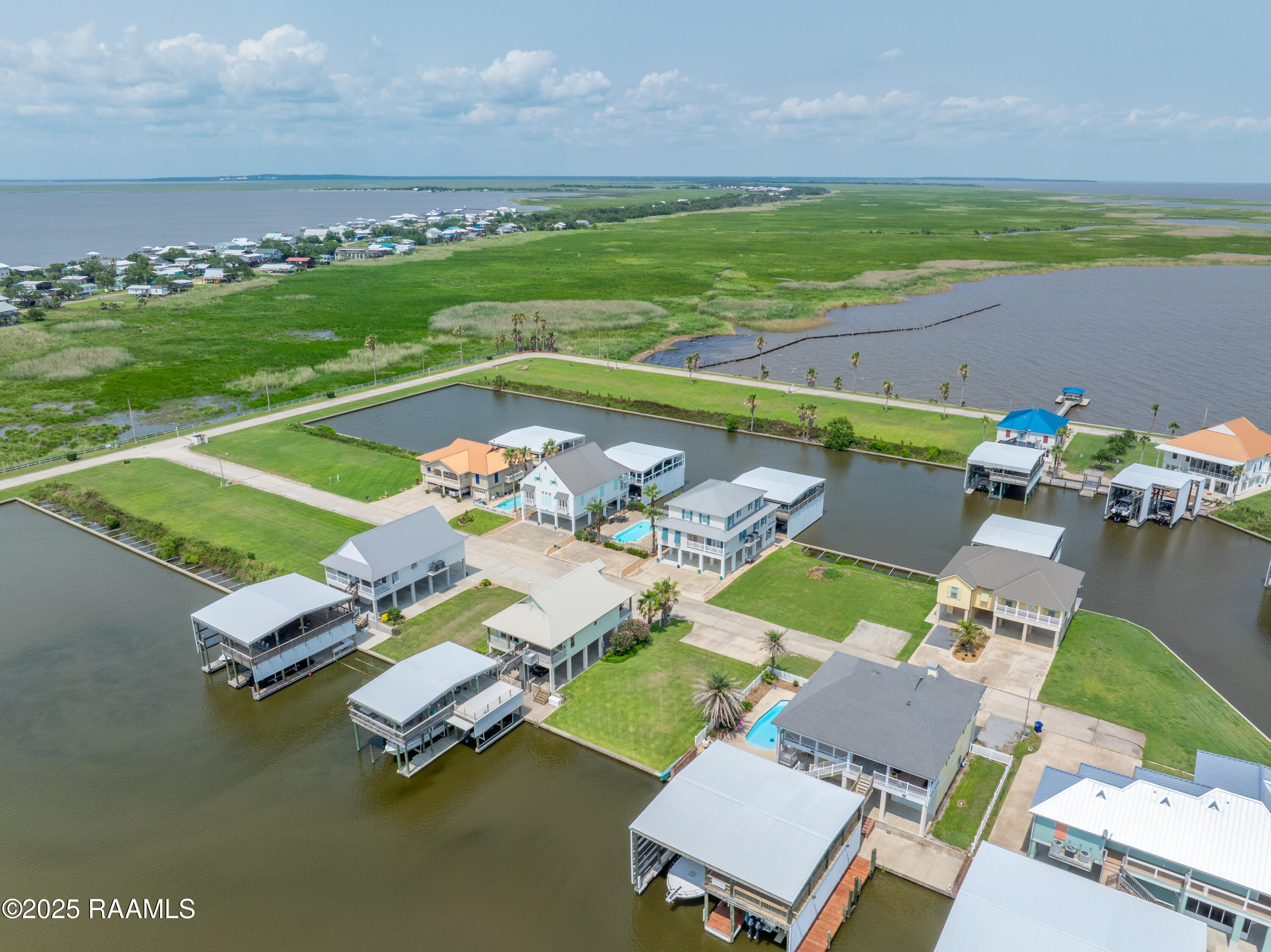 138 Peninsula Cypremort Point Cypremort Point, LA 70538 - Photo 8 of 12 138Peninsula-6