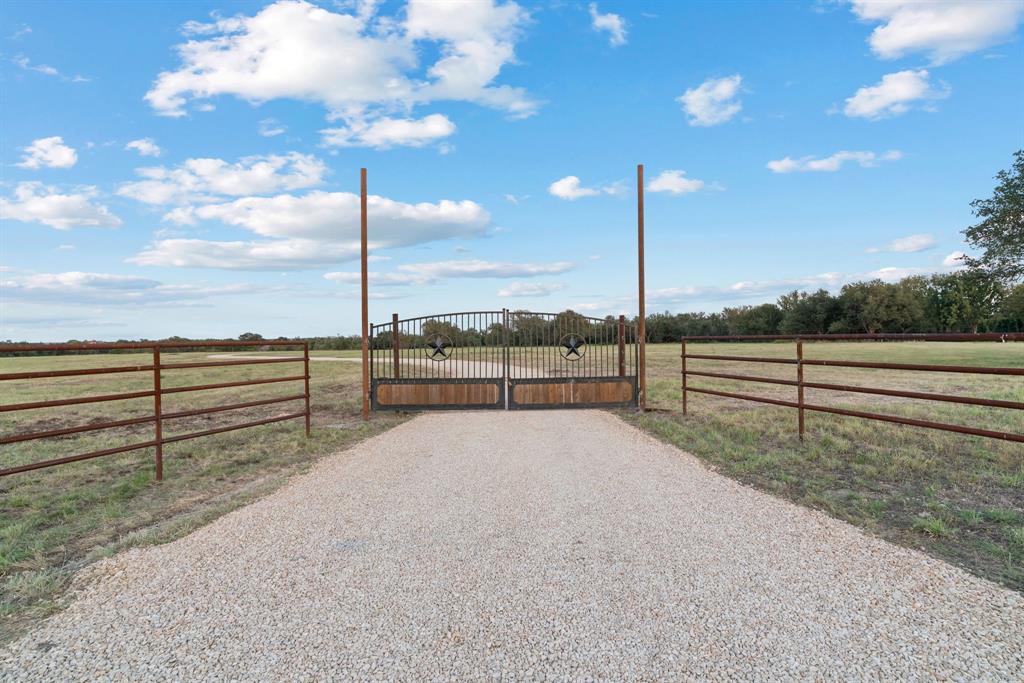 5410 Buffalo Ridge Drive, Unit L Stephenville, TX 76401 - Photo 29 of 40 a view of a terrace