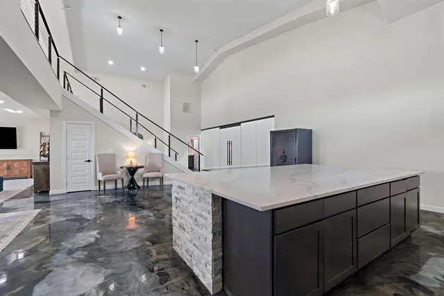 a view of entryway and livingroom with furniture