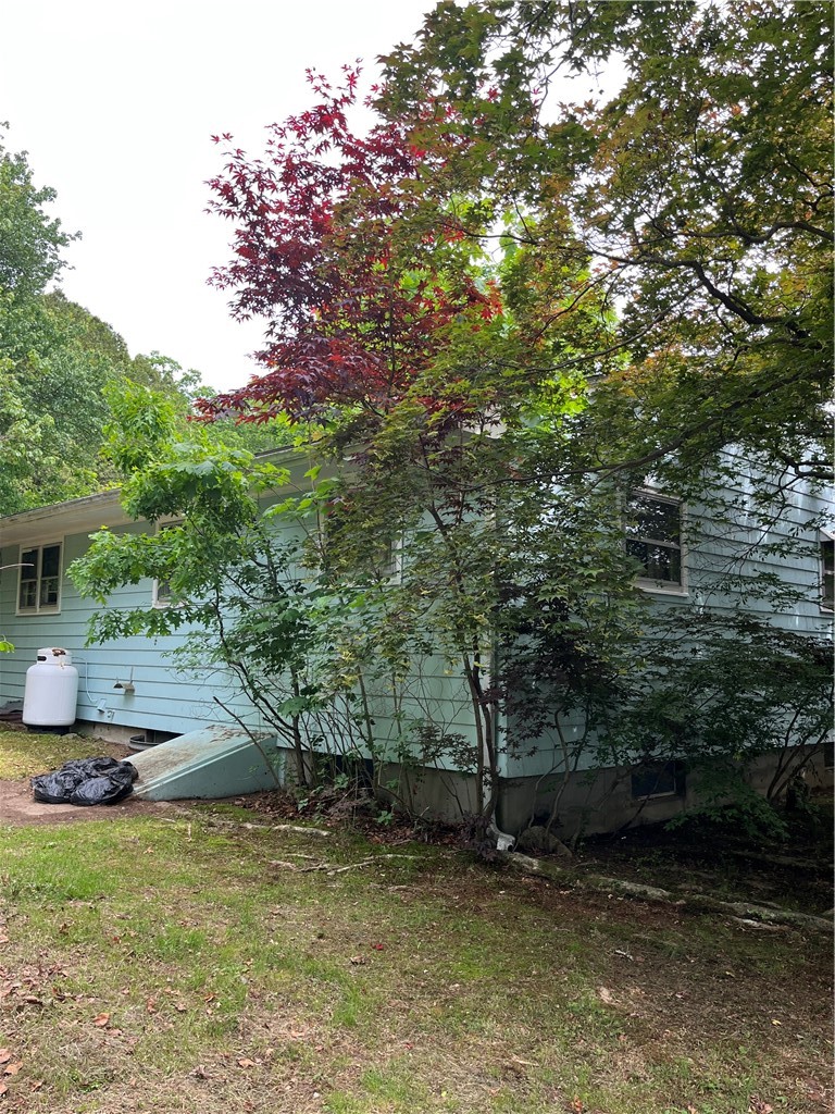 1369 Hope Road Cranston, RI 02831 - Photo 6 of 18
