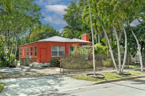 $2,000,000 | 120 Southwest 24th Road, Miami, FL 33129