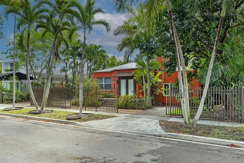 $2,000,000 | 120 Southwest 24th Road, Miami, FL 33129