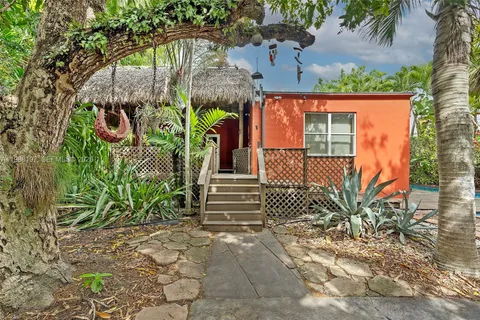 $2,000,000 | 120 Southwest 24th Road, Miami, FL 33129