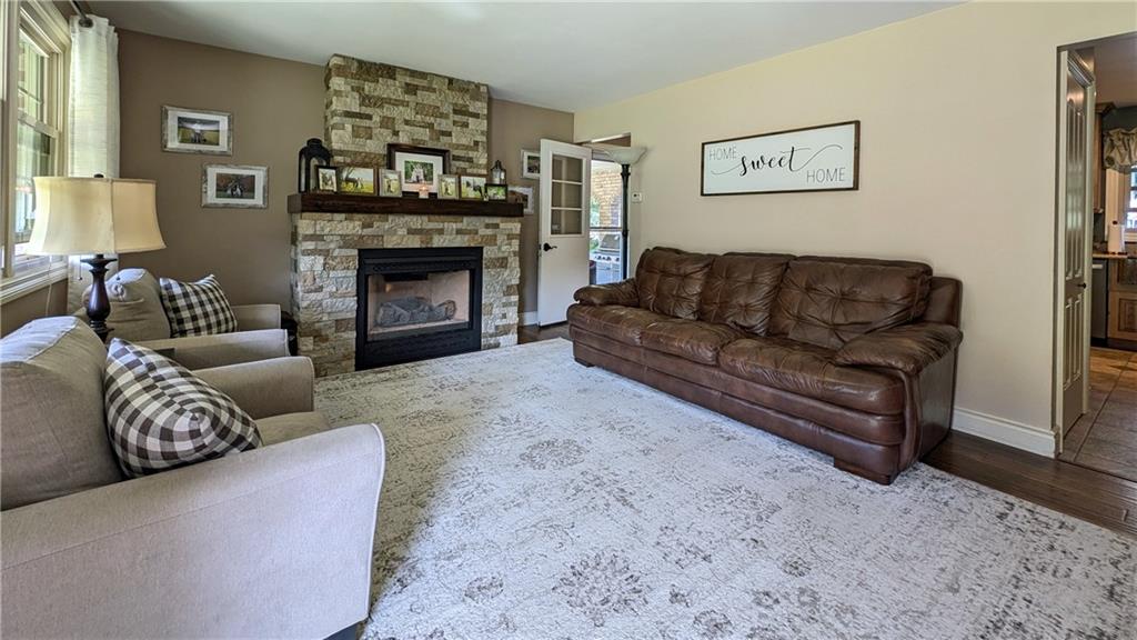 187 Mason Road Baden, PA 15005 - Photo 4 of 43