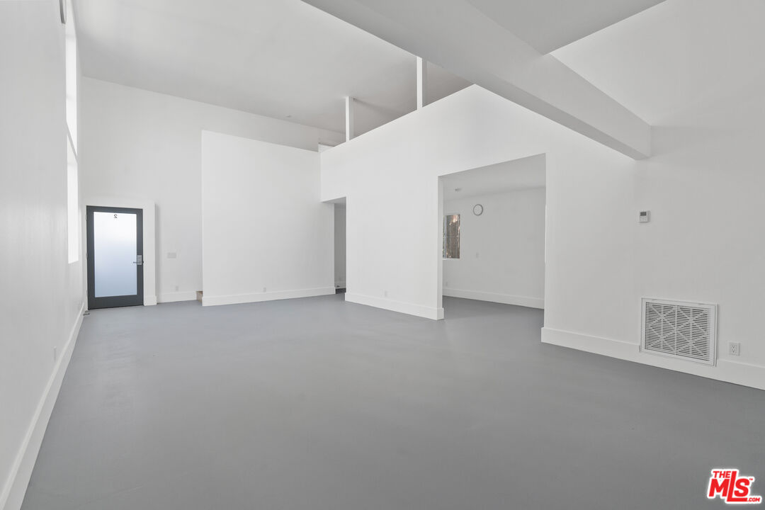 558 Rose Avenue, Unit 2 Venice, CA 90291 - Photo 12 of 21