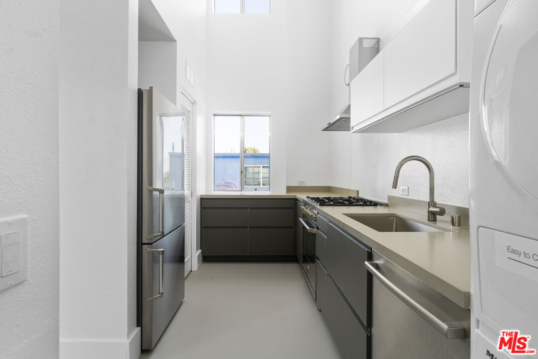 558 Rose Avenue, Unit 2 Venice, CA 90291 - Photo 14 of 21