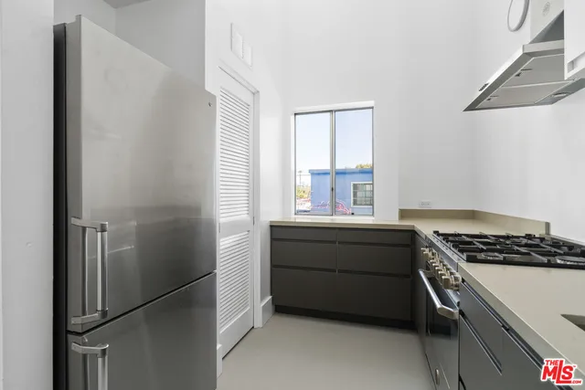 $5,750 | 558 Rose Avenue, Unit 2, Venice, CA 90291