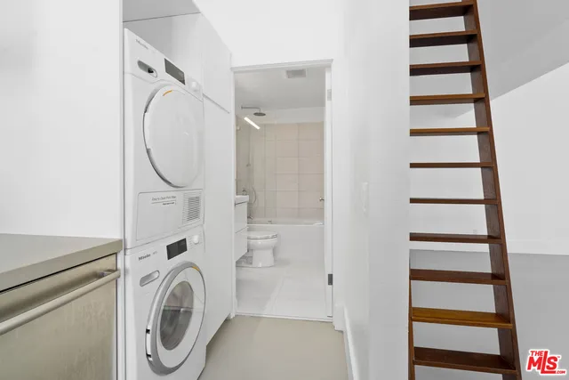 $5,750 | 558 Rose Avenue, Unit 2, Venice, CA 90291