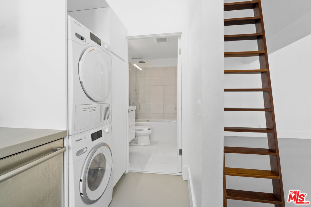 558 Rose Avenue, Unit 2 Venice, CA 90291 - Photo 16 of 21