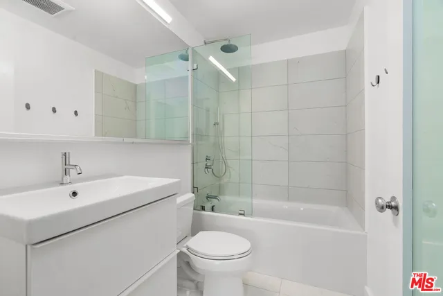 $5,750 | 558 Rose Avenue, Unit 2, Venice, CA 90291