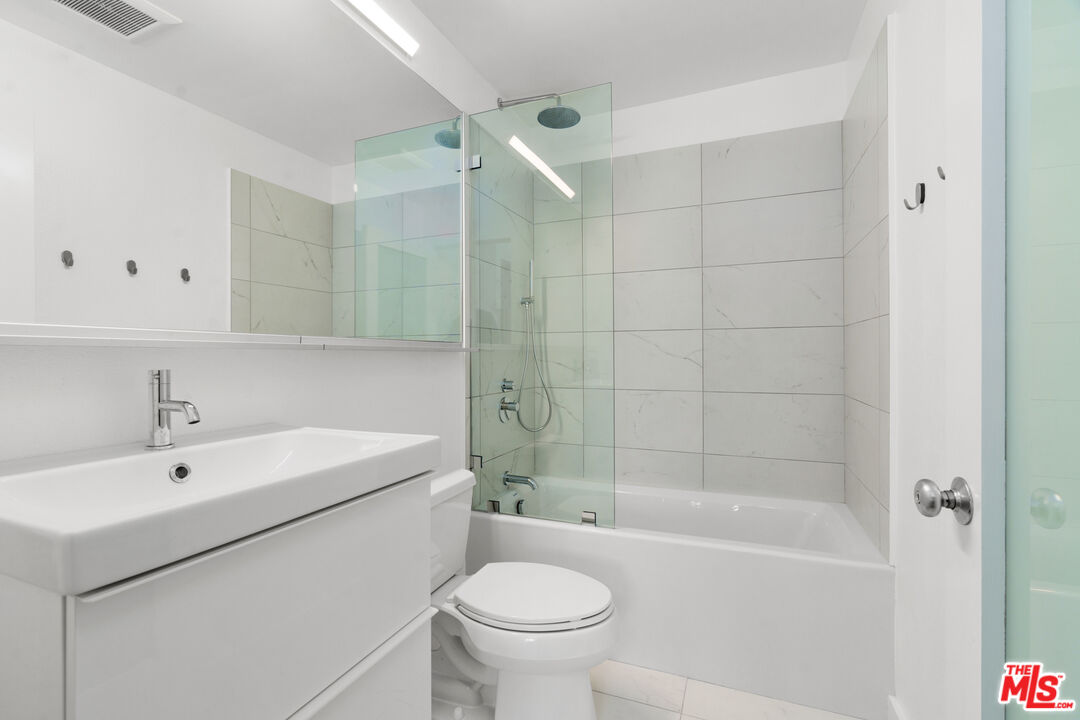 558 Rose Avenue, Unit 2 Venice, CA 90291 - Photo 17 of 21