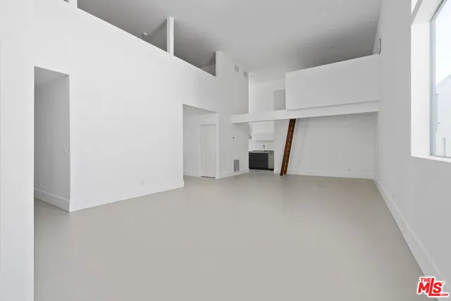 $5,750 | 558 Rose Avenue, Unit 2, Venice, CA 90291