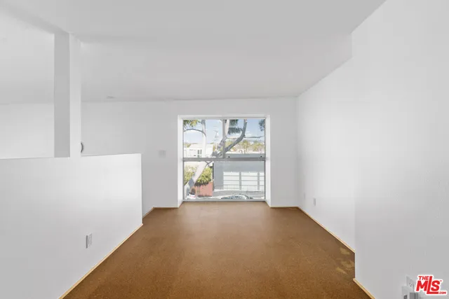 $5,750 | 558 Rose Avenue, Unit 2, Venice, CA 90291