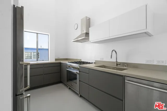 $5,750 | 558 Rose Avenue, Unit 2, Venice, CA 90291