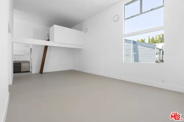 $5,750 | 558 Rose Avenue, Unit 2, Venice, CA 90291