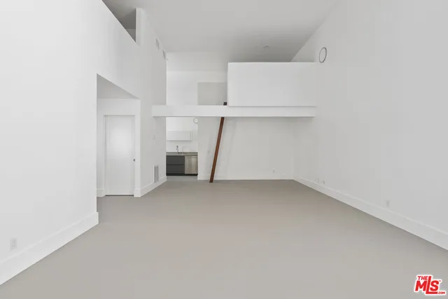 $5,750 | 558 Rose Avenue, Unit 2, Venice, CA 90291