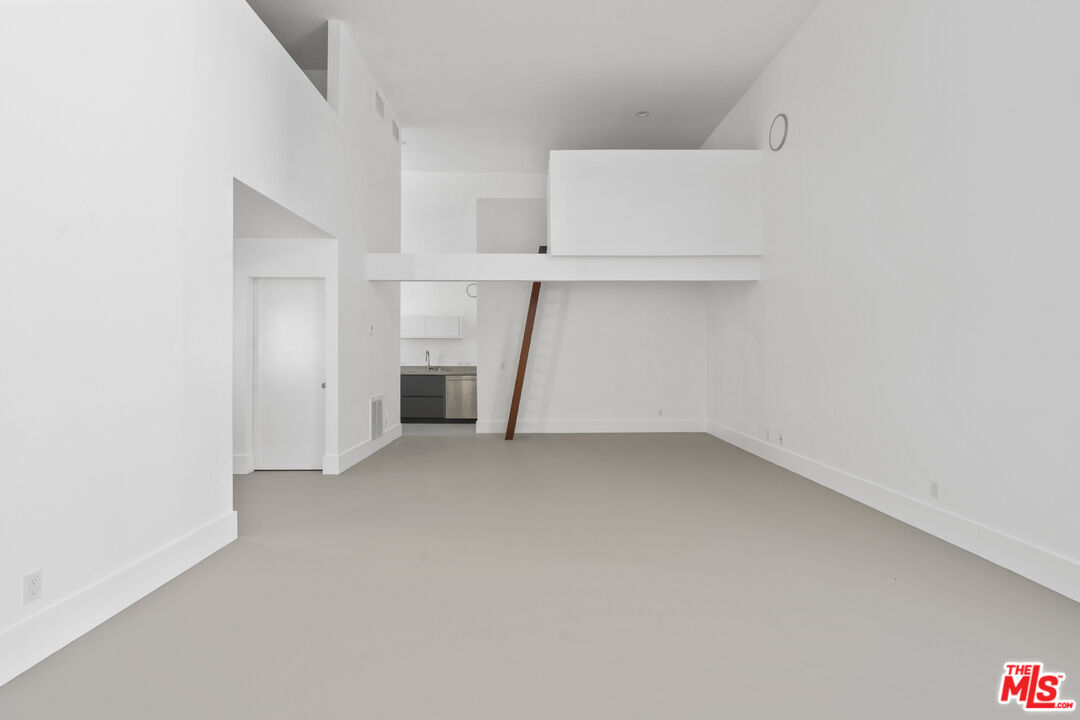 558 Rose Avenue, Unit 2 Venice, CA 90291 - Photo 8 of 21