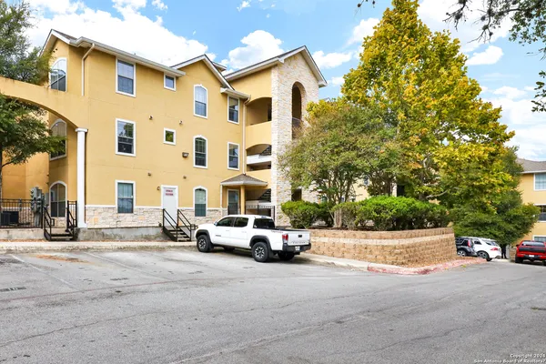 $1,350 | 7323 Snowden Road, Unit 3306, San Antonio, TX 78229
