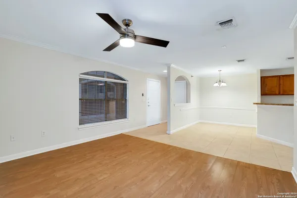 $1,350 | 7323 Snowden Road, Unit 3306, San Antonio, TX 78229