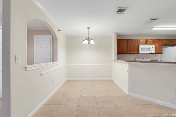 $1,350 | 7323 Snowden Road, Unit 3306, San Antonio, TX 78229