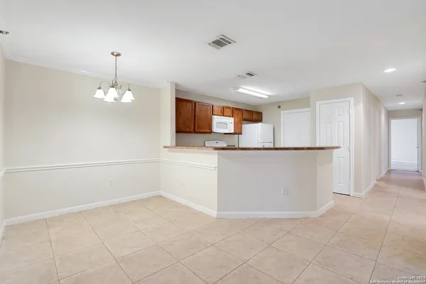 $1,350 | 7323 Snowden Road, Unit 3306, San Antonio, TX 78229